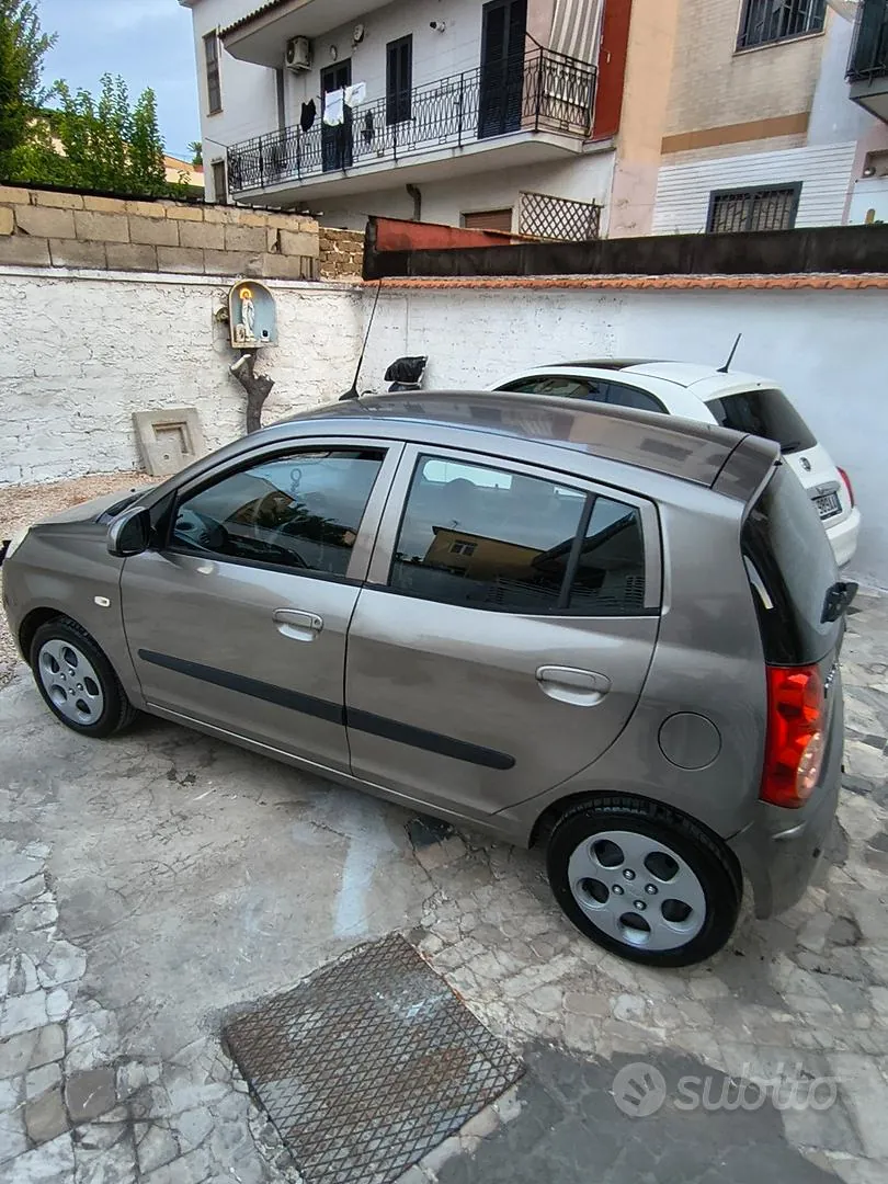 Kia Picanto 2010 photo 2