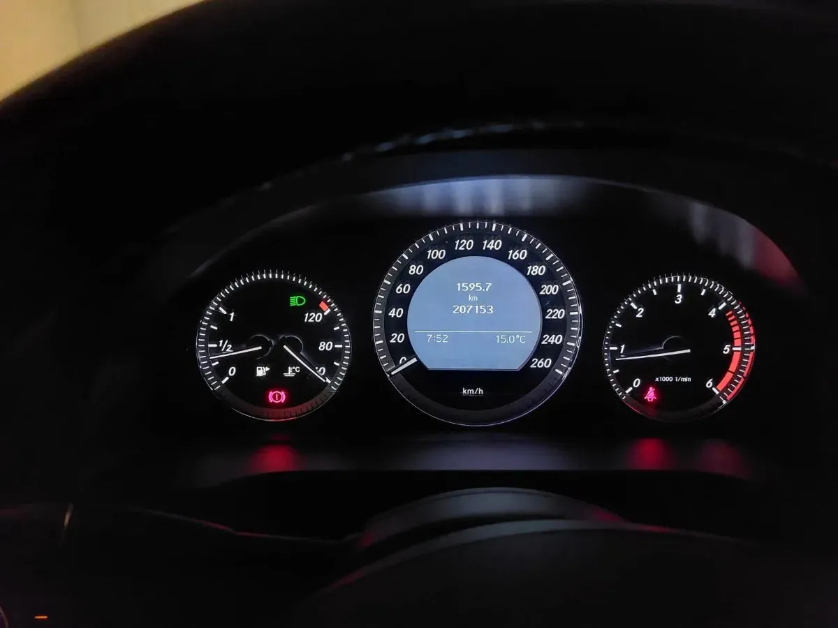 Mercedes-Benz C-Class 2011 photo 3