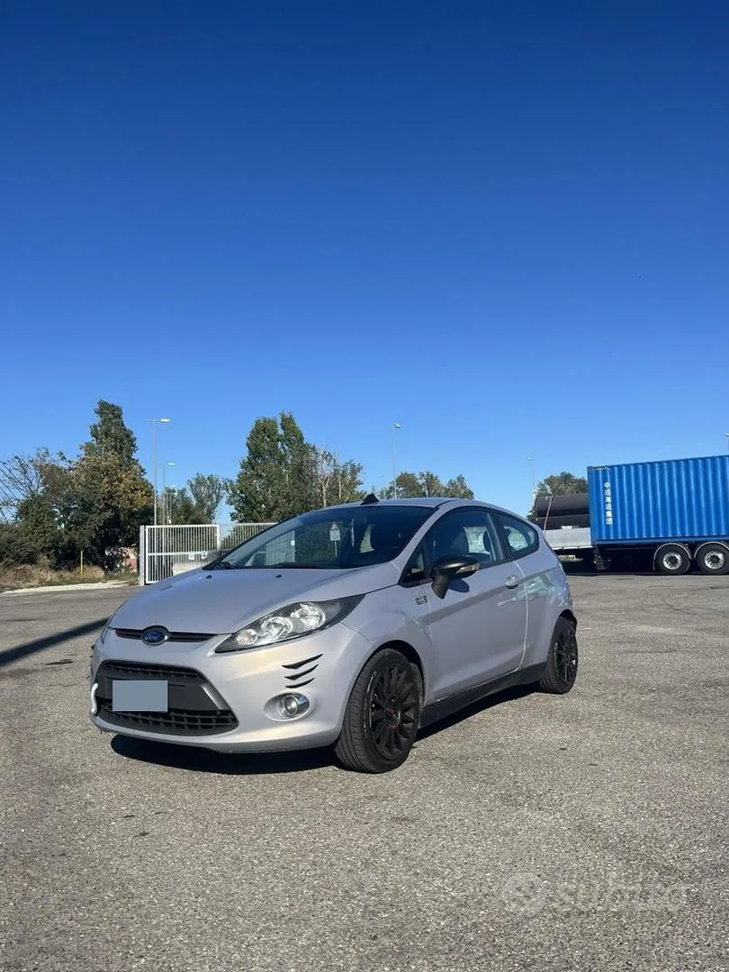 Ford Fiesta 2012 photo 2