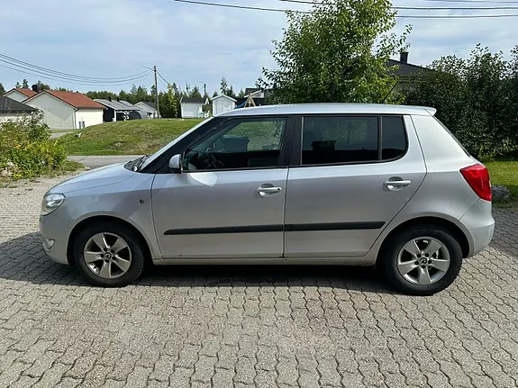 Skoda Fabia 2012 photo 3