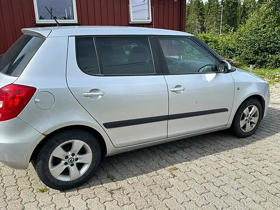 Skoda Fabia 2012 photo 5
