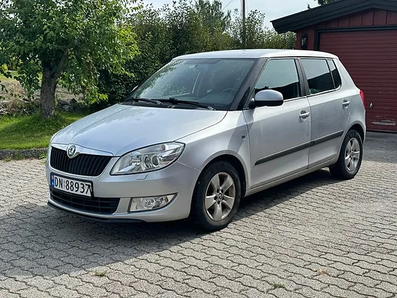 Skoda Fabia 2012 photo 2