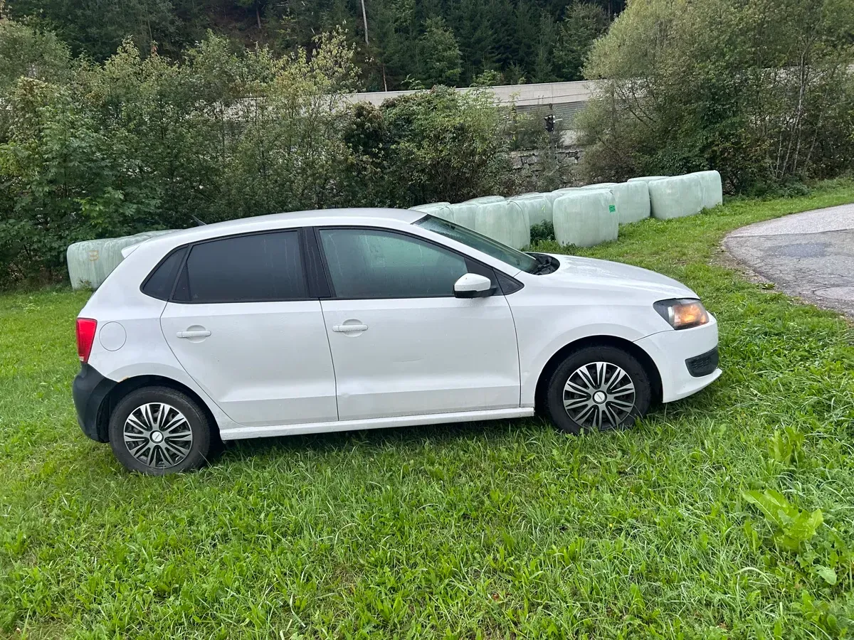 Volkswagen Polo 2012 photo 2