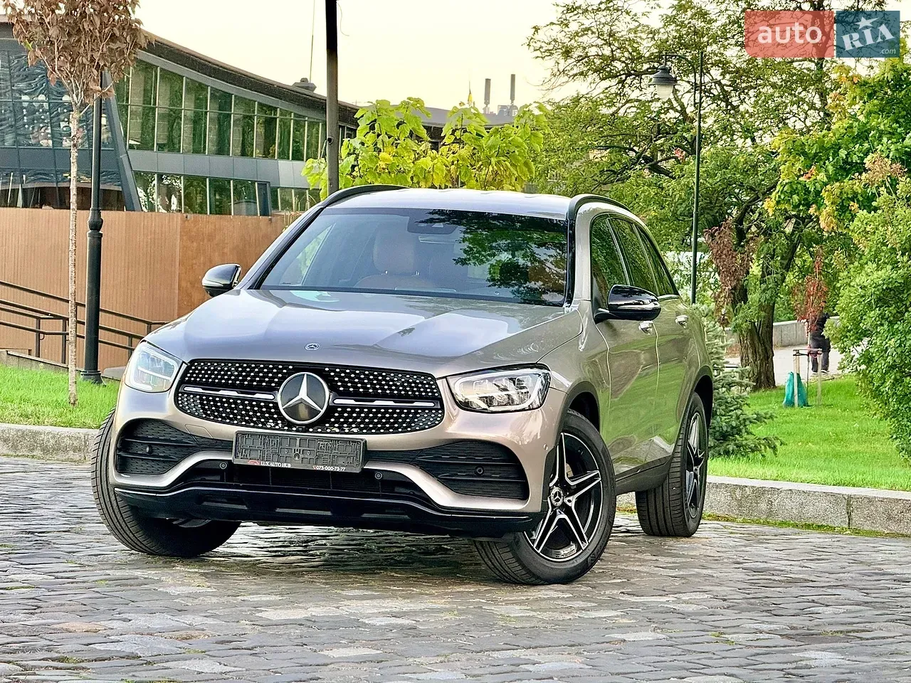 Mercedes-Benz Glc-Class 2020 photo 2