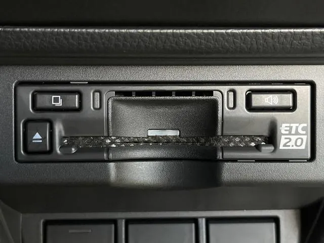 Toyota Prius Z 2023 photo 4