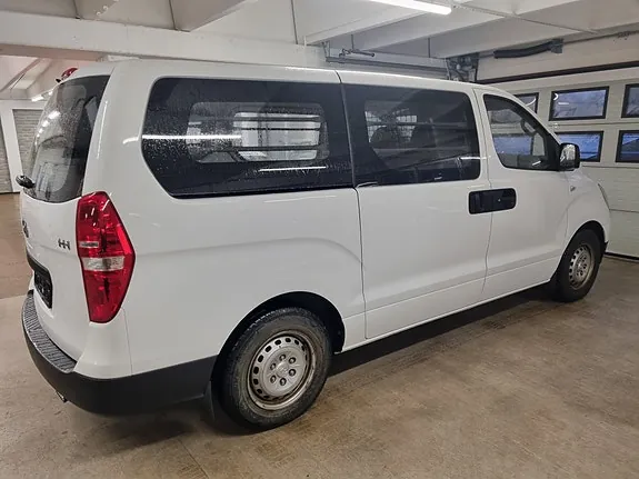 Hyundai H1 2012 photo 2