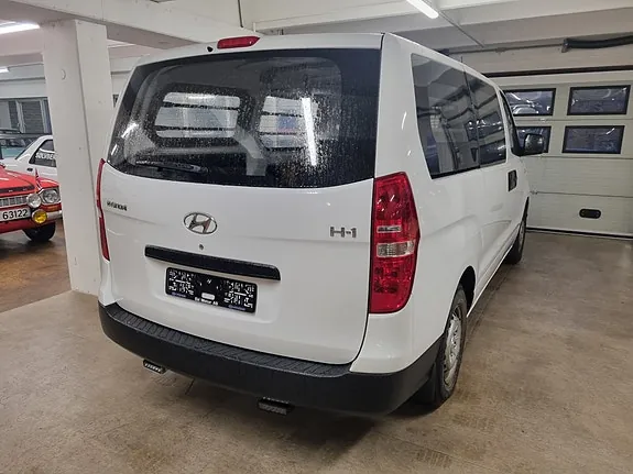 Hyundai H1 2012 photo 3