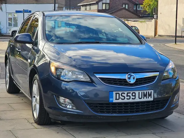 Vauxhall Astra 2010 photo 4