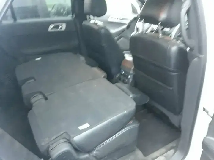 Ford Explorer 2011 photo 3
