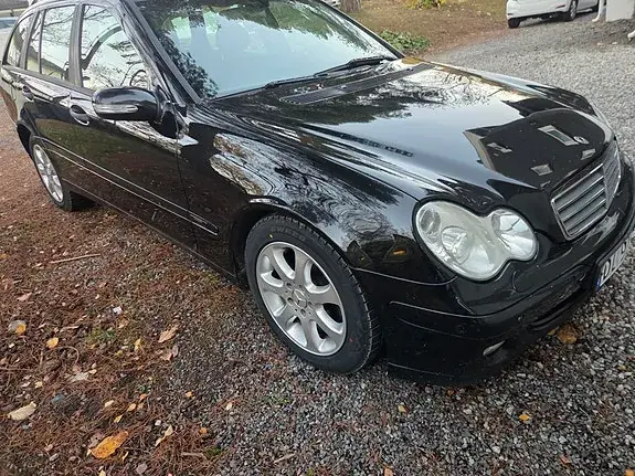 Mercedes-Benz C 220 D 2004 photo 4