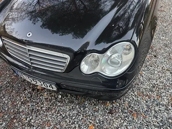 Mercedes-Benz C 220 D 2004 photo 2