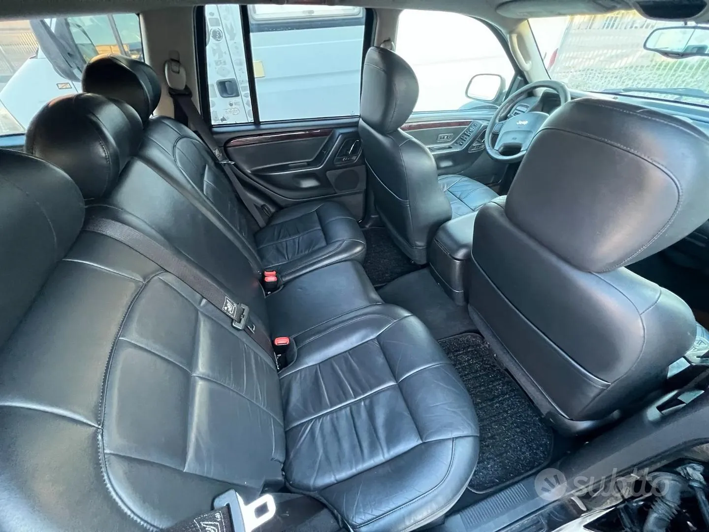 Jeep Grand Cherokee 2002 photo 2