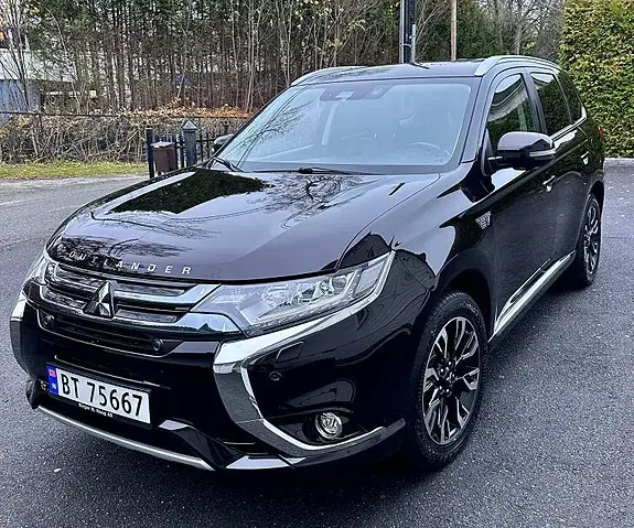 Mitsubishi Outlander 2017 photo 2