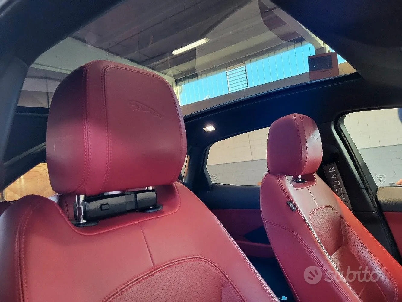 Jaguar E-Pace 2018 photo 4