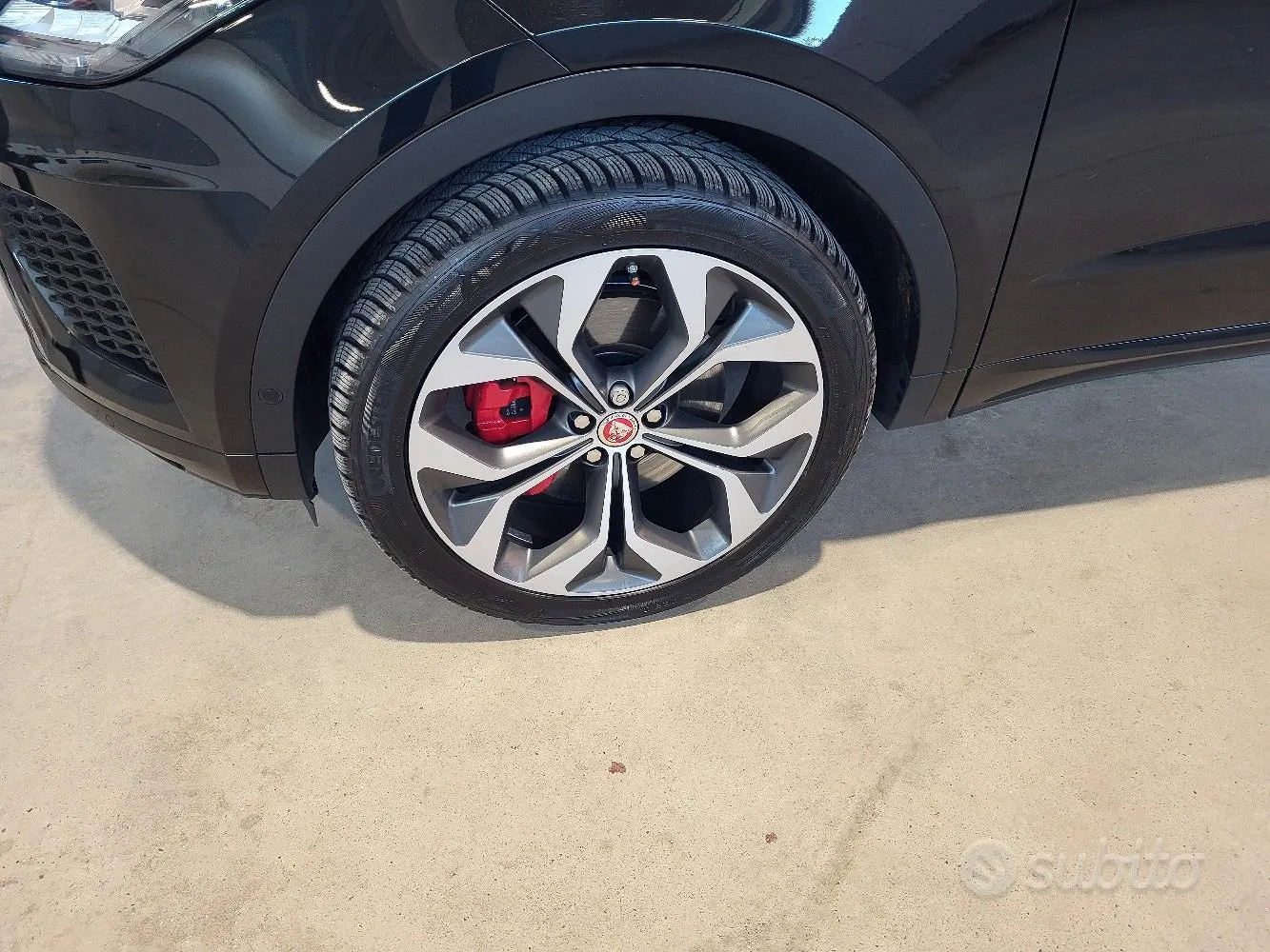 Jaguar E-Pace 2018 photo 2