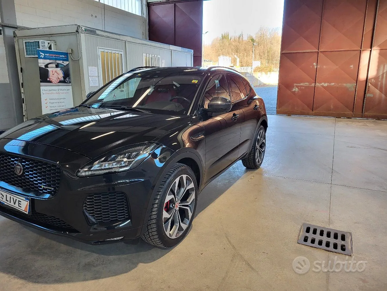Jaguar E-Pace 2018 photo 3
