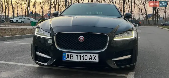 Jaguar Xf 2019 photo 4