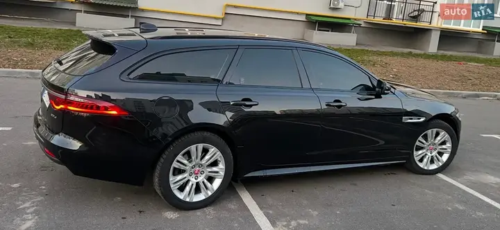 Jaguar Xf 2019 photo 2