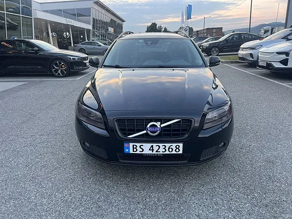 Volvo V70 2012 photo 2