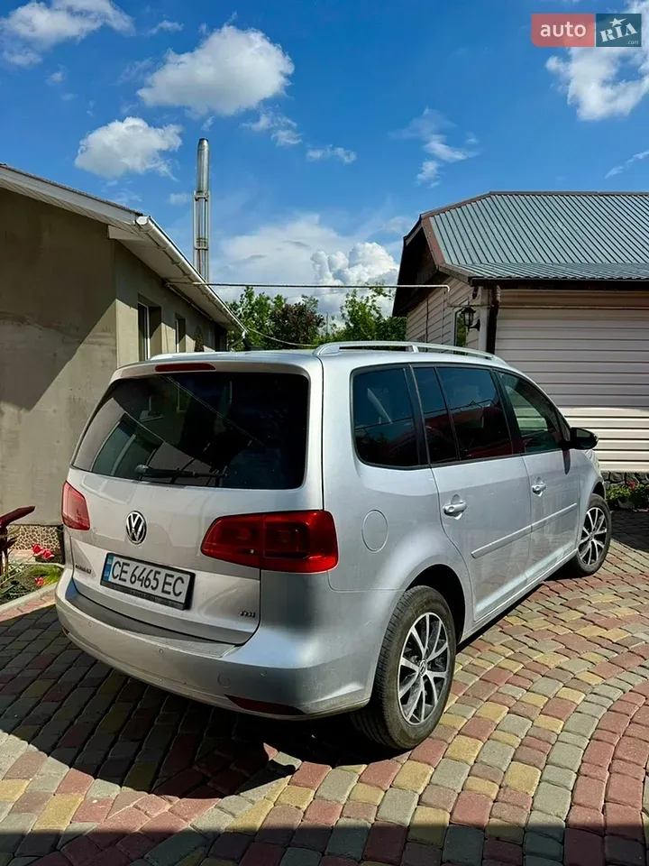 Volkswagen Touran 2012 photo 3