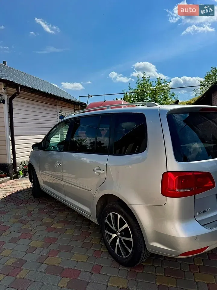 Volkswagen Touran 2012 photo 4