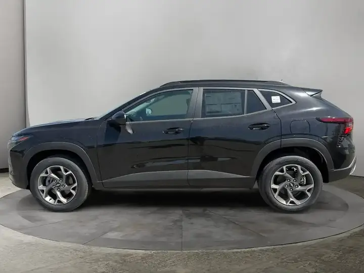 Chevrolet Trax 2026 photo 2