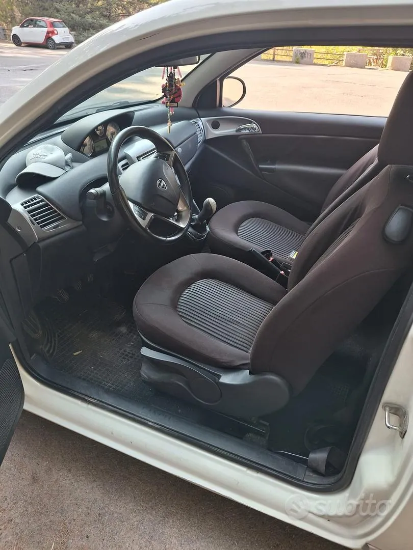Lancia Ypsilon