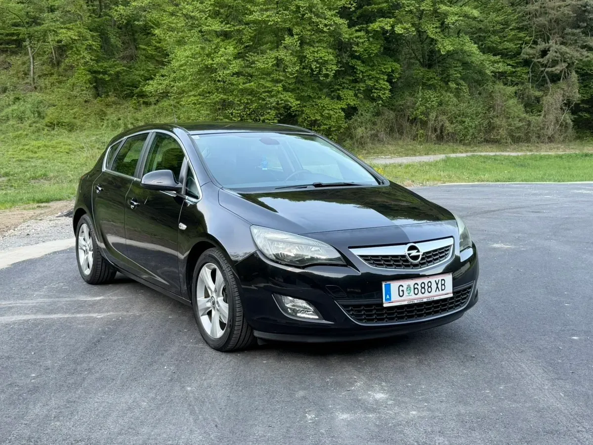 Opel Astra 2010 photo 3