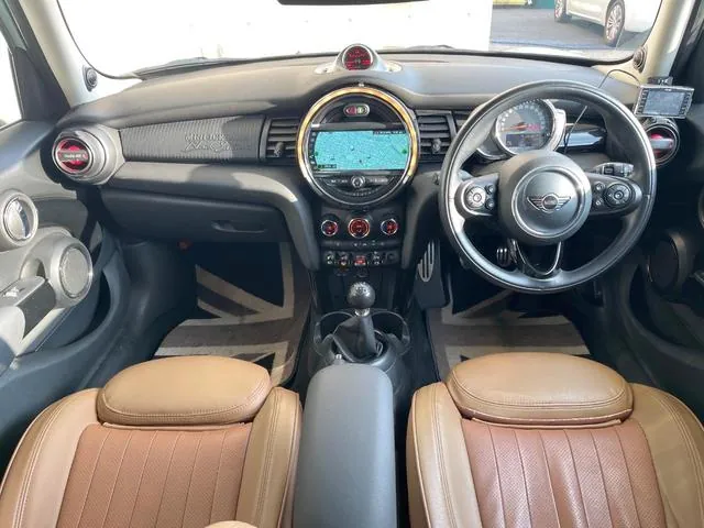 Mini Cooper S 2019 photo 2