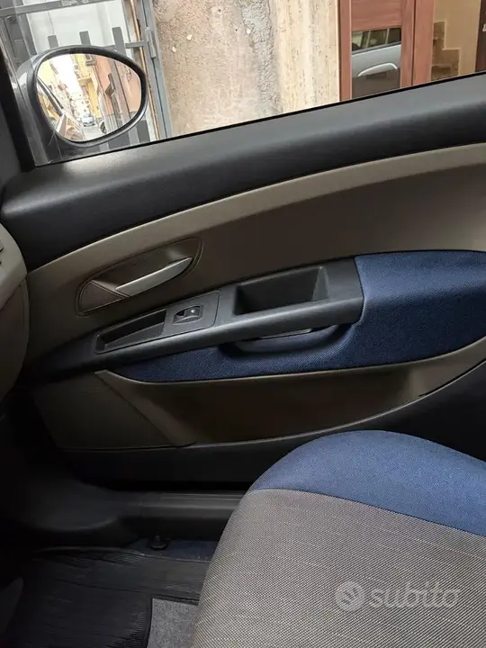 Fiat Grande Punto 2006 photo 4