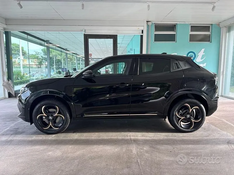 Alfa Romeo Junior 2025 photo 2