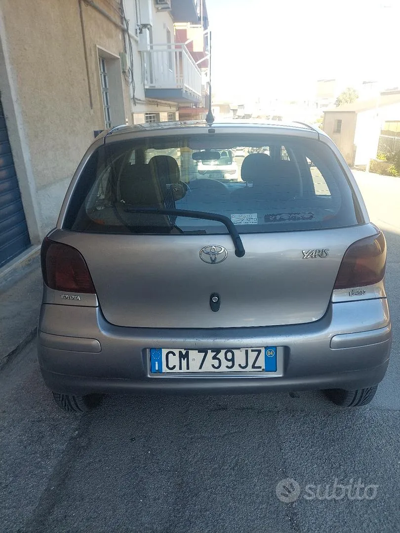 Toyota Yaris 2004 photo 2