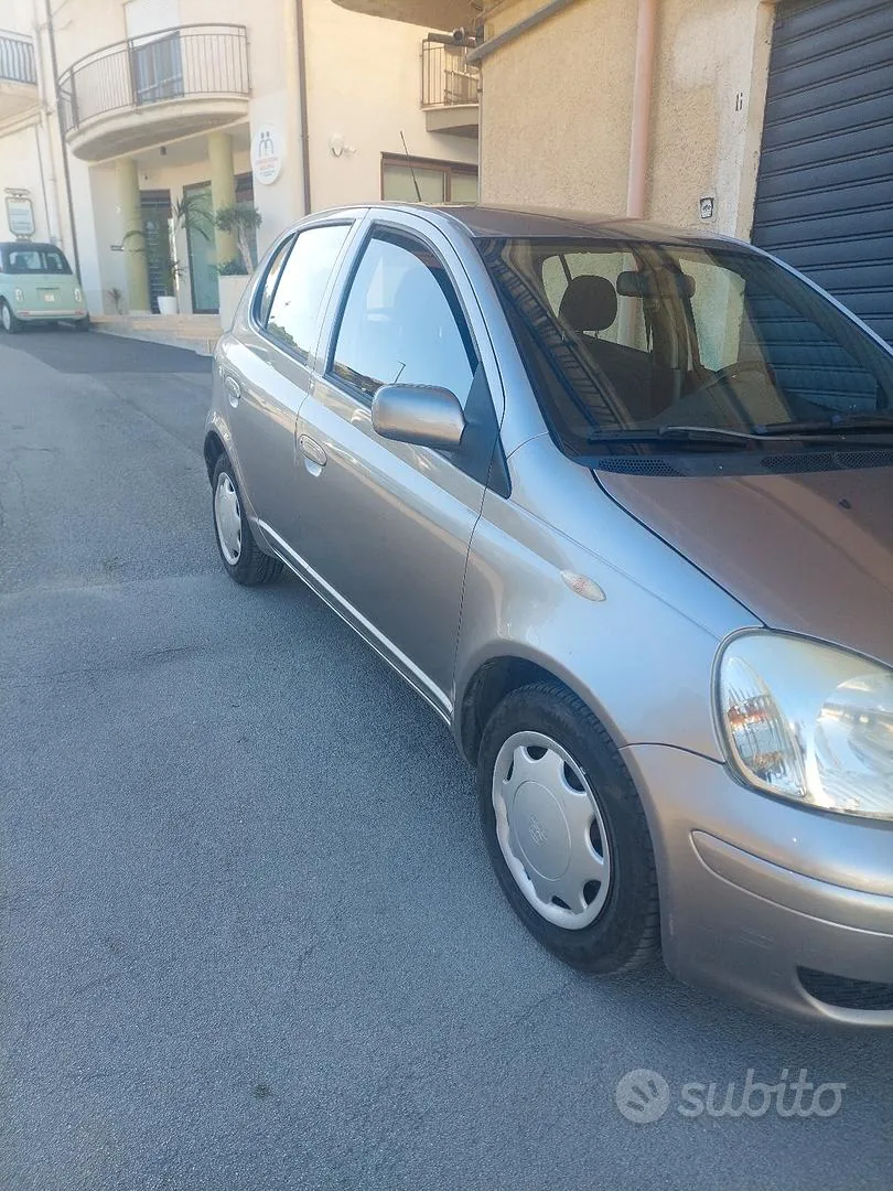Toyota Yaris 2004 photo 3