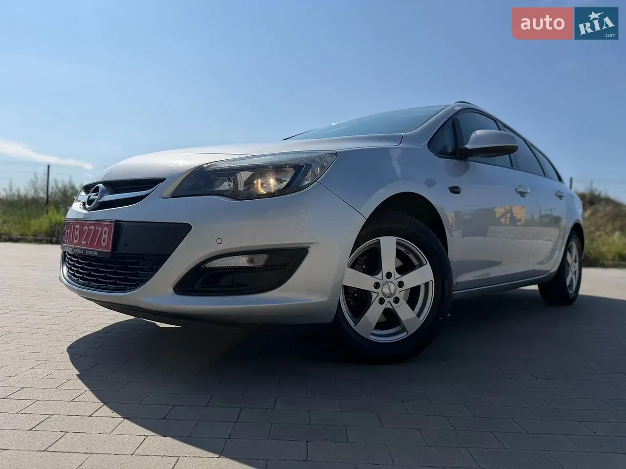 Opel Astra 2015 photo 2