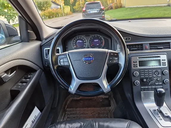 Volvo V70 2010 photo 3