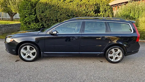Volvo V70 2010 photo 2