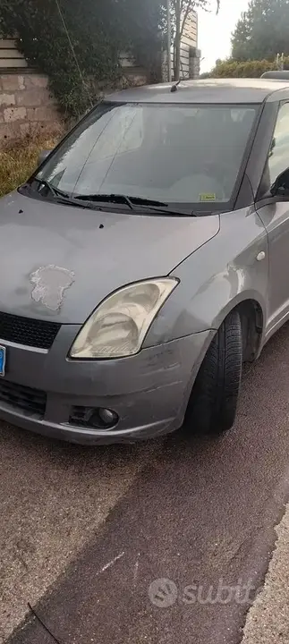 Suzuki Swift 2005 photo 2