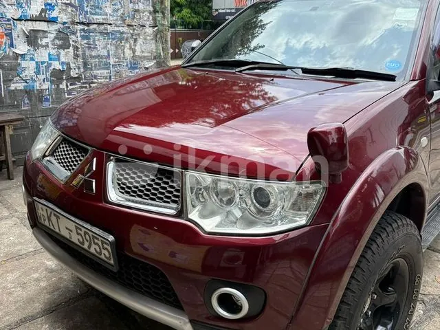 Mitsubishi Montero 2012 photo 3