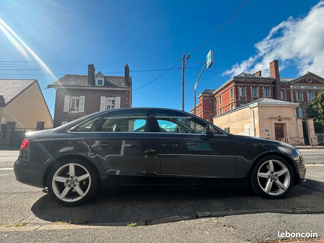 Audi A4 2010 photo 4