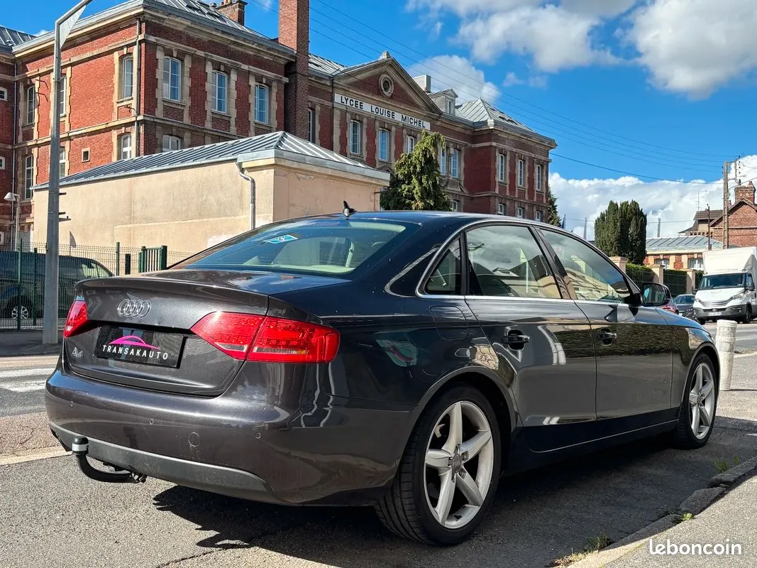 Audi A4 2010 photo 5