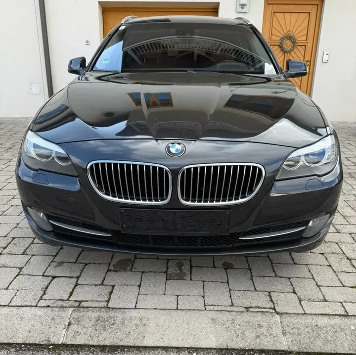 BMW 5 Series 2010 photo 2