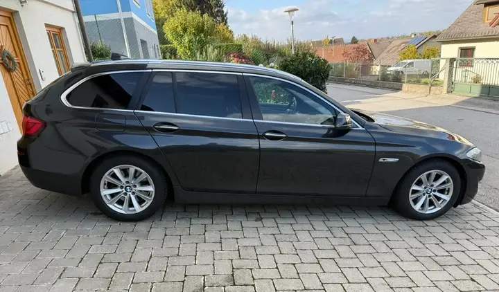 BMW 5 Series 2010 photo 3