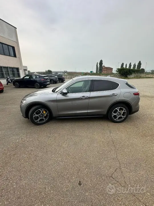 Alfa Romeo Stelvio 2017 photo 2