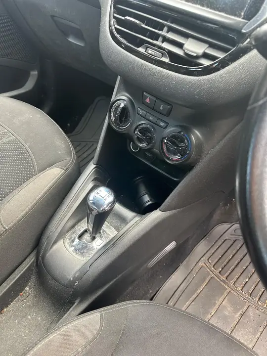 Peugeot 208 2014 photo 5