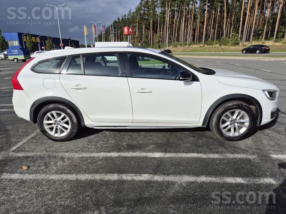 Volvo V60 2016 photo 2