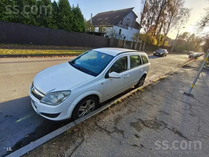Opel Astra 2009 photo 2