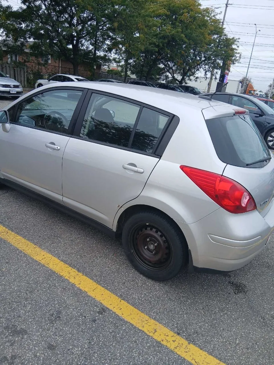 Nissan Versa 2012 photo 2