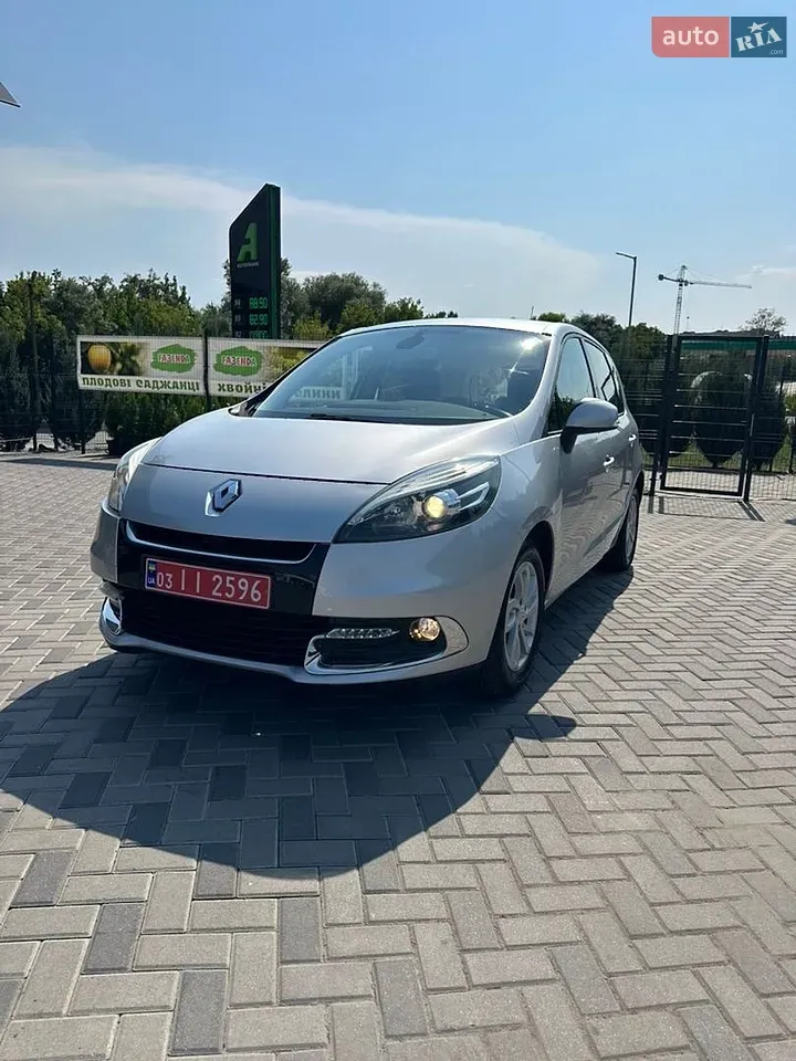 Renault Scenic 2012 photo 2