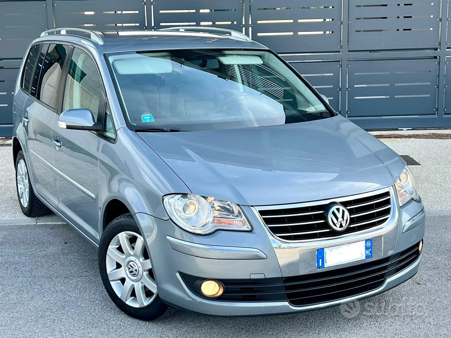 Volkswagen Touran 2008 photo 2