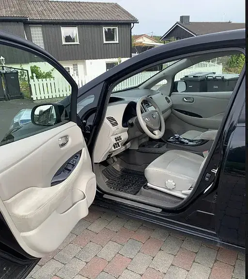 Nissan Leaf 2012 photo 2